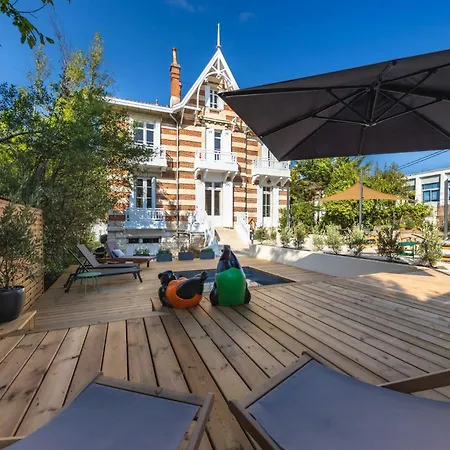 Historic In With Heated Pool 펜션 아르카숑