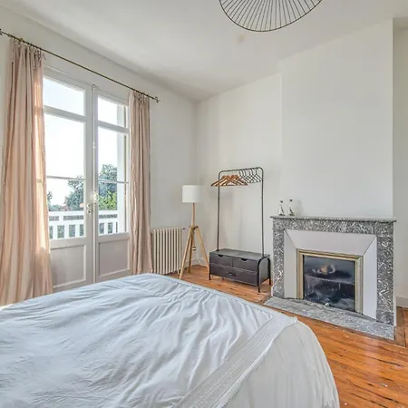 Historic In With Heated Pool * 아르카숑