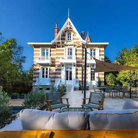 Historic In With Heated Pool 펜션