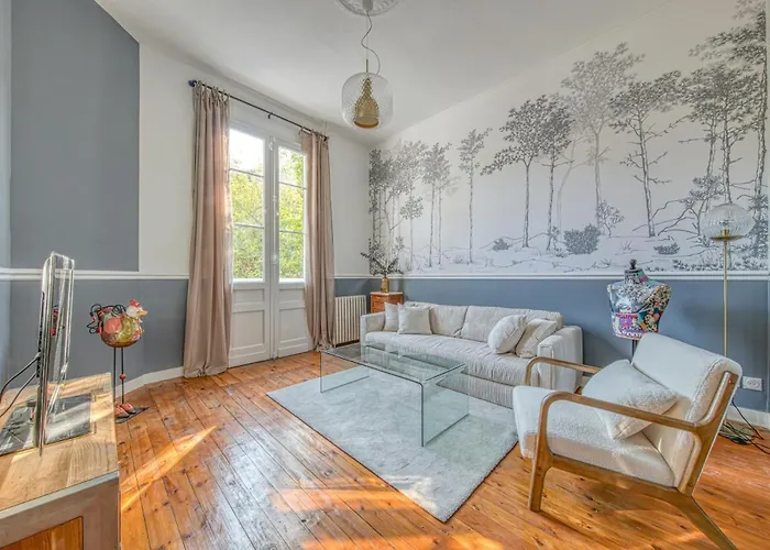 펜션 Historic In With Heated Pool *