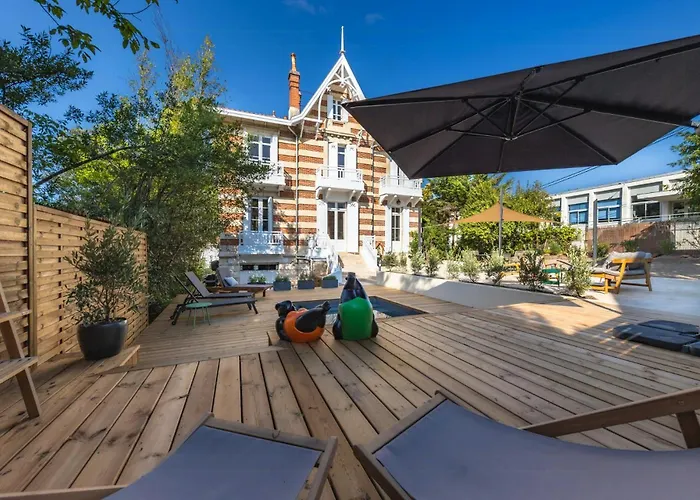 Historic In With Heated Pool 펜션 아르카숑