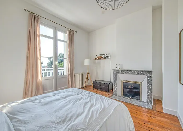 Historic In With Heated Pool * 아르카숑