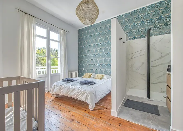 Historic In With Heated Pool 펜션 아르카숑